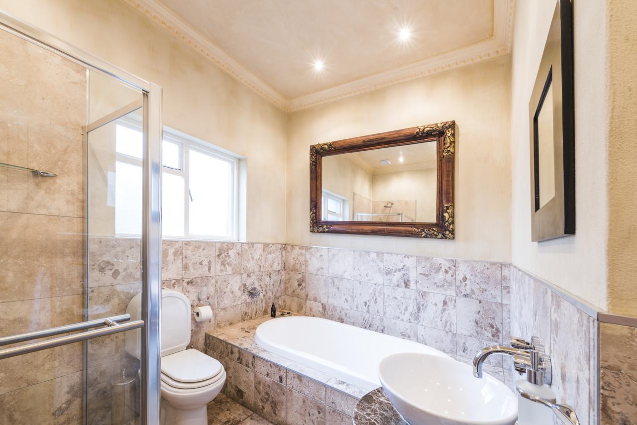 Whispering Palms Apartment Порт Елизабет Екстериор снимка